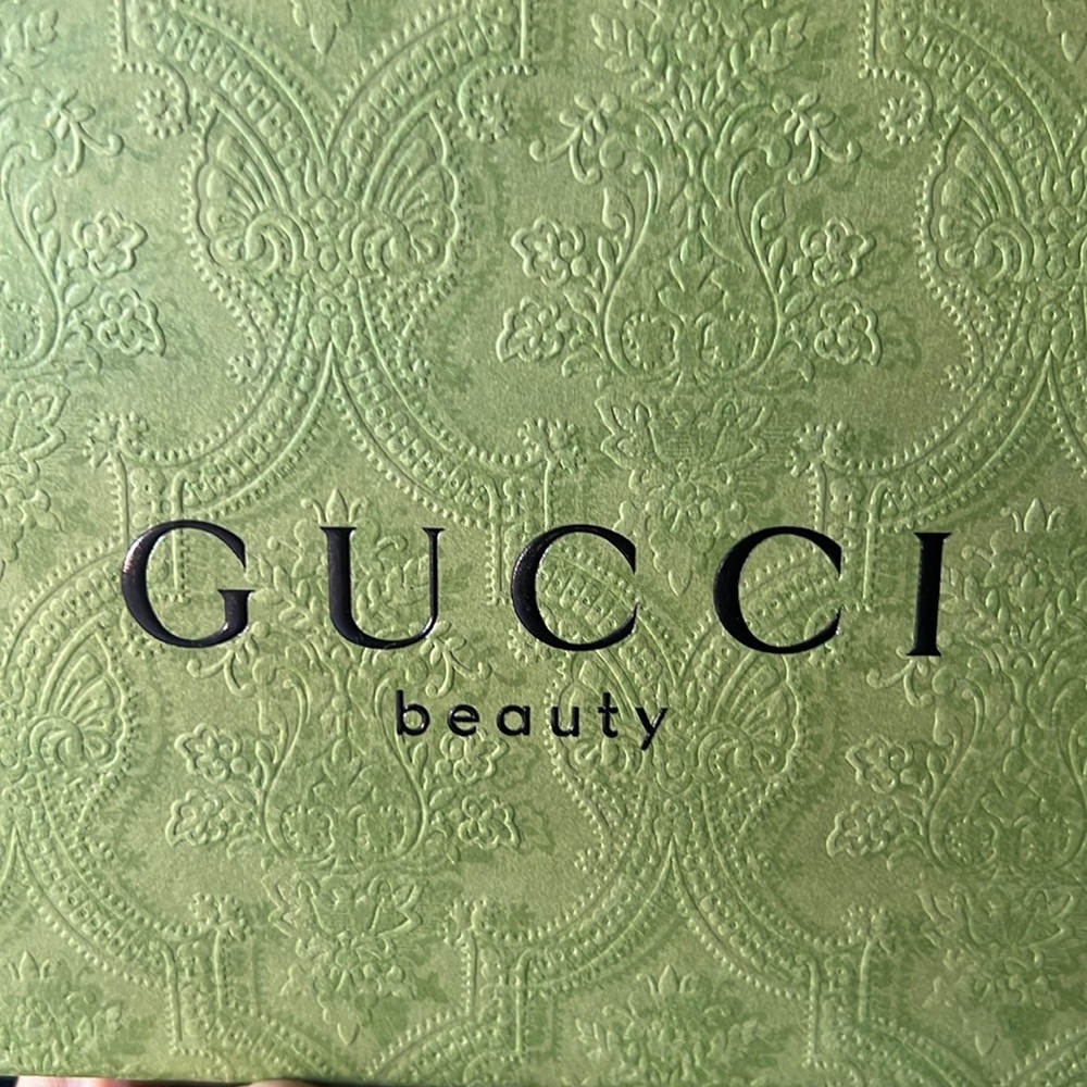 💚Authentic Gucci beauty box in green. Excellent condition💚 - Picture 4 of 7